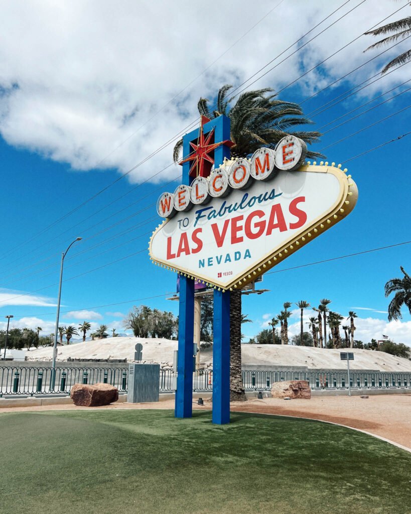 The Ultimate Solo Female Travel Guide To Las Vegas: Entertainment & Nature