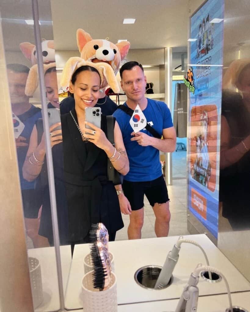mirror selfie photo booth hongdae seoul 5 days in seoul