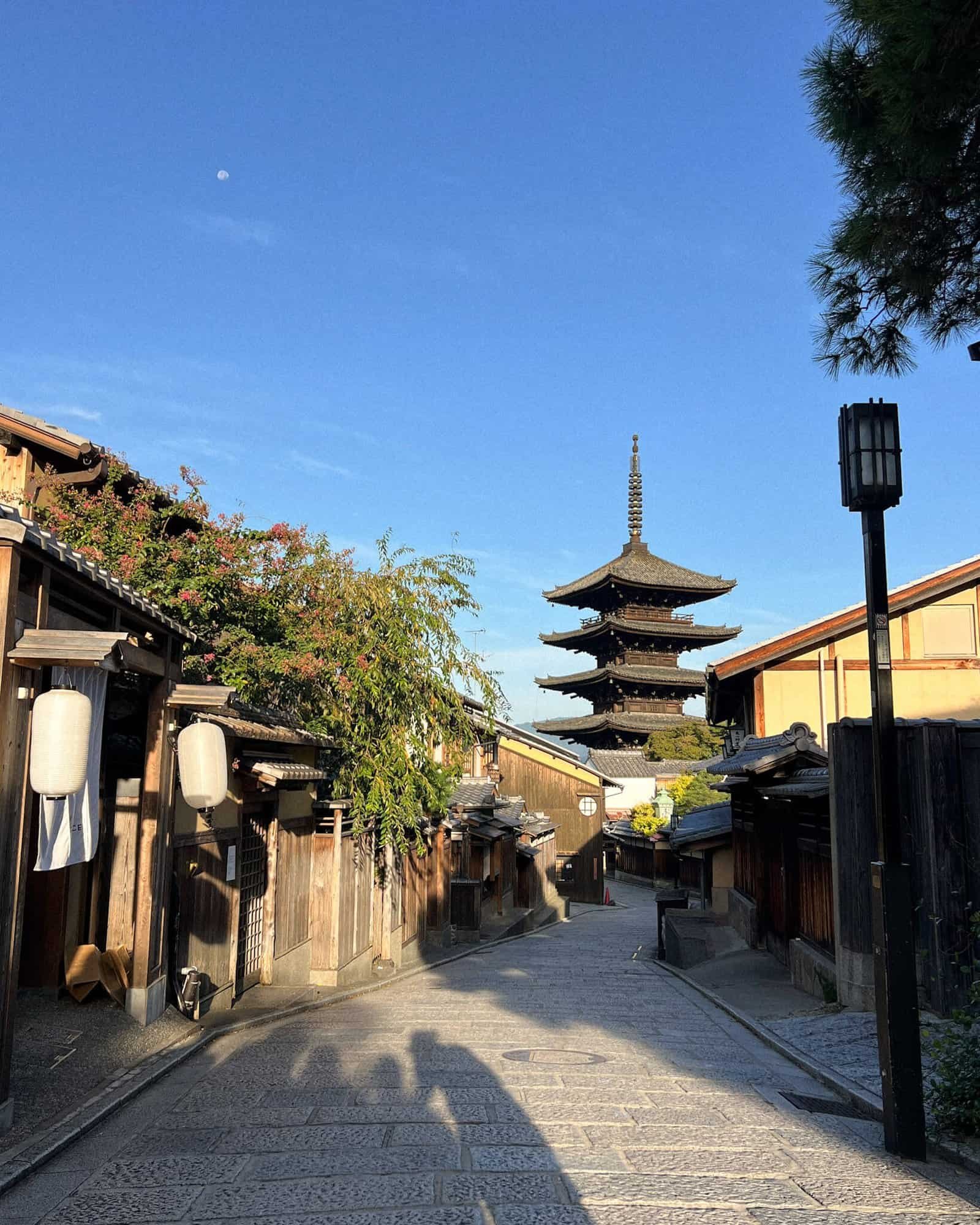 hokanji temple pagoda kyoto sannenzaka one-day itinerary to kyoto