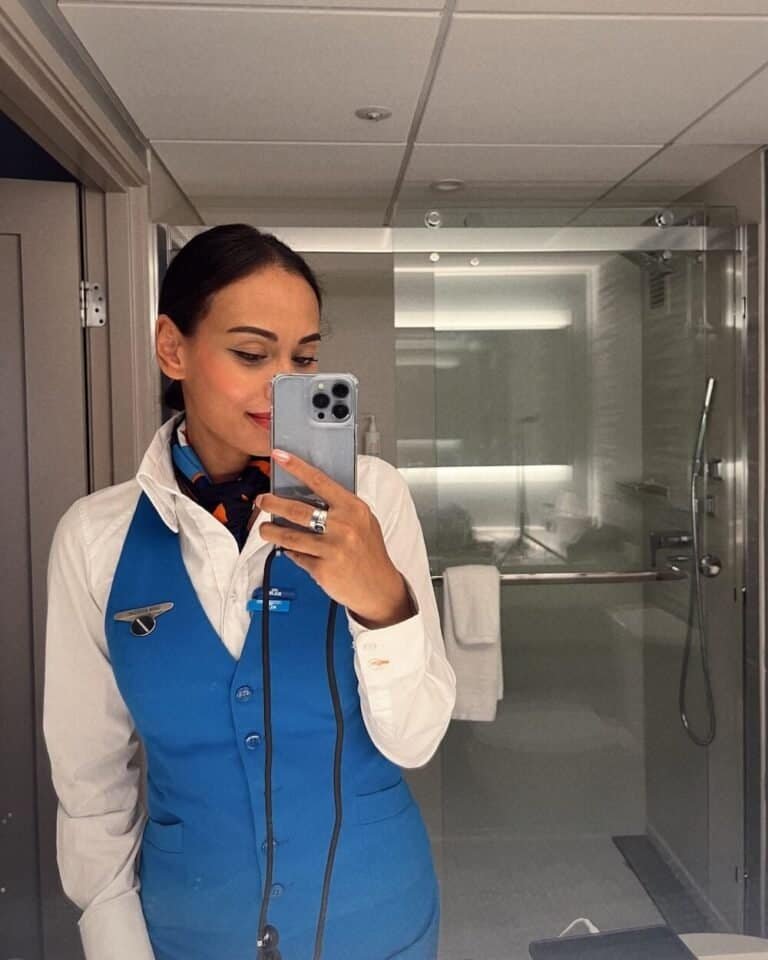The Ultimate Guide To Flight Etiquette: Tips From A Flight Attendant